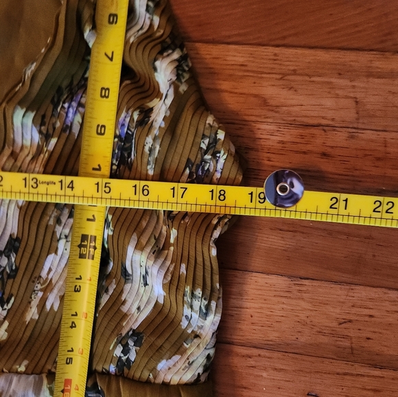 ASOS DESIGN Pleated Wrap Maxi Dress with Tie Waist in Green Floral - Picture 8 of 12